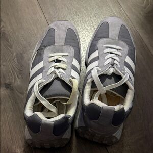 Stylish Gray Athletic Shoes for Women